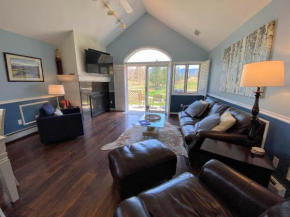 G3 Classy Bretton townhome with AC fast wifi great mountain views right on the golf course, Carroll